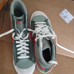 10.5m NikeBlazer Mid77 Sage Green & Bright Orange High-Top Sneakers